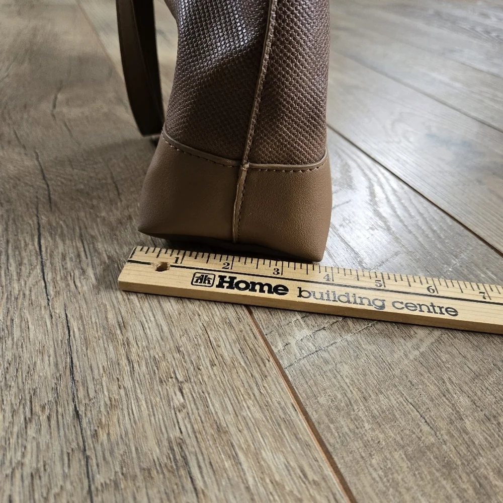 Bentley Leathers Inc. Mia & Luca Elegant Tan Women's Leather Bag - Picture 8 of 12